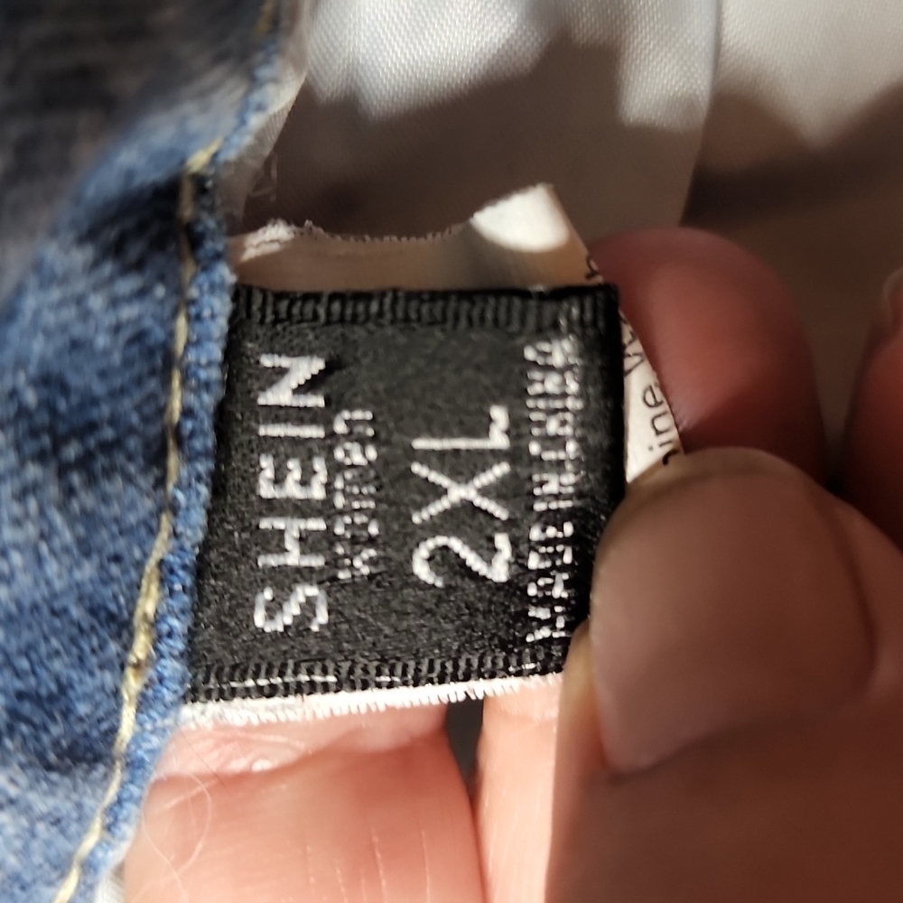 Shein distressed jean shorts - Picture 5 of 5